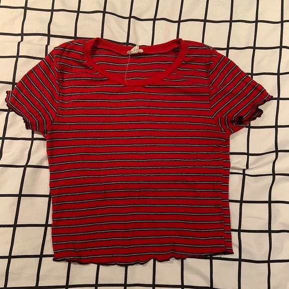 Garage short sleeve crop top with lettuce edge - Picture 1 of 3